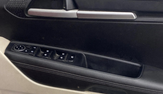 2021 KIA SONET HTX 1.0 IMT, Petrol, Manual, 91,934 km, Driver Side Door Panels Control