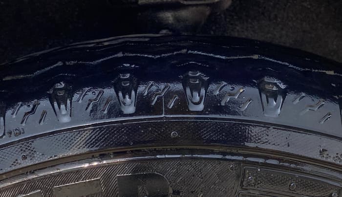 2021 Maruti Eeco 5 STR AC CNG, CNG, Manual, 67,284 km, Right Front Tyre Tread