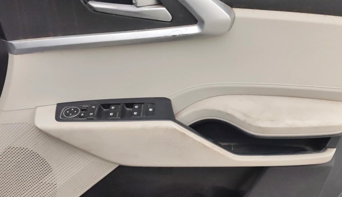 2022 KIA CARENS PRESTIGE PLUS 1.4 PETROL 7 STR, Petrol, Manual, 1,21,761 km, Driver Side Door Panels Control