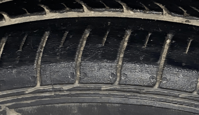 2015 Maruti Ciaz ZXI, Petrol, Manual, 96,632 km, Left Front Tyre Tread