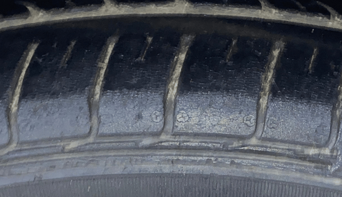 2015 Maruti Ciaz ZXI, Petrol, Manual, 96,632 km, Right Front Tyre Tread