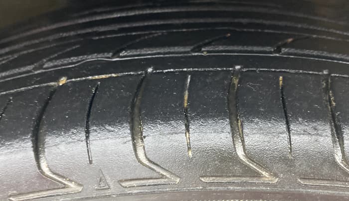 2020 KIA SELTOS HTX 1.5 PETROL, Petrol, Manual, 1,03,939 km, Right Front Tyre Tread