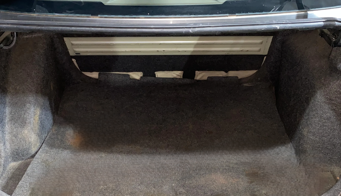 2013 Volkswagen Vento COMFORTLINE 1.6, Petrol, Manual, 83,663 km, Boot Inside