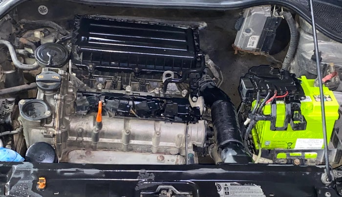 2013 Volkswagen Vento COMFORTLINE 1.6, Petrol, Manual, 83,663 km, Engine View