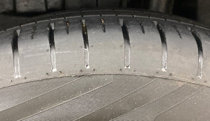 2022 Maruti BREZZA ZXI + AT SMART HYBRID, Petrol, Automatic, 80,733 km, Left Front Tyre Tread