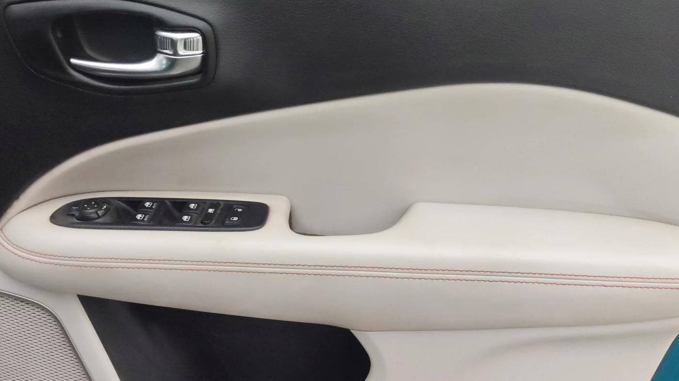 2018 Jeep Compass LIMITED 1.4 PETROL AT, Petrol, Automatic, 66,371 km, Driver Side Door Panels Control