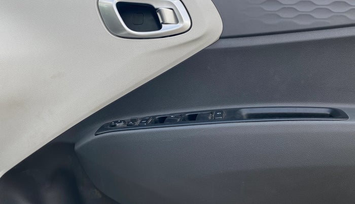 2024 Hyundai GRAND I10 NIOS SPORTZ 1.2 KAPPA VTVT, Petrol, Manual, 13,218 km, Driver Side Door Panels Control