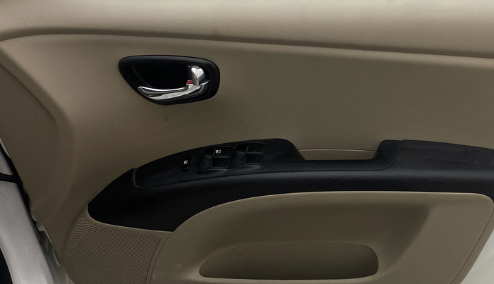 2015 Hyundai i10 SPORTZ 1.1, Petrol, Manual, 87,663 km, Driver Side Door Panels Control