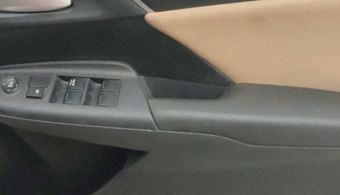 2015 Honda Jazz 1.2L I-VTEC V AT, Petrol, Automatic, 76,500 km, Driver Side Door Panels Control