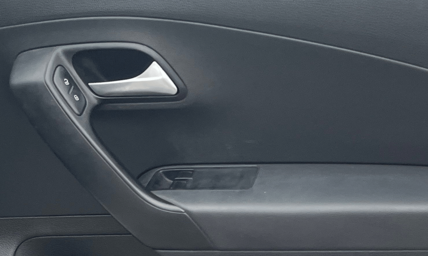 2019 Volkswagen Ameo TRENDLINE 1.5L, Diesel, Manual, 1,00,303 km, Driver Side Door Panels Control