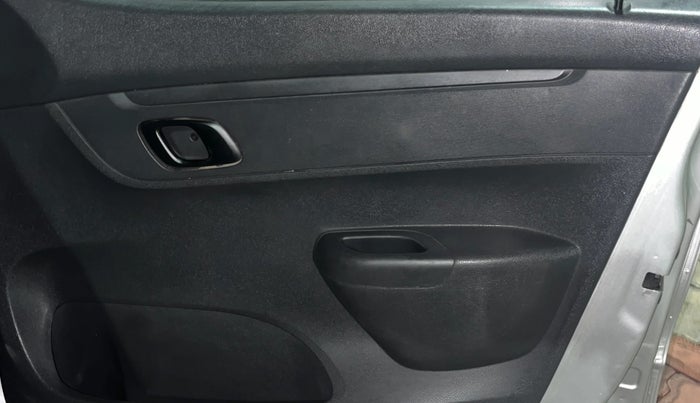 2016 Renault Kwid RXT 0.8, Petrol, Manual, 37,817 km, Driver Side Door Panels Control