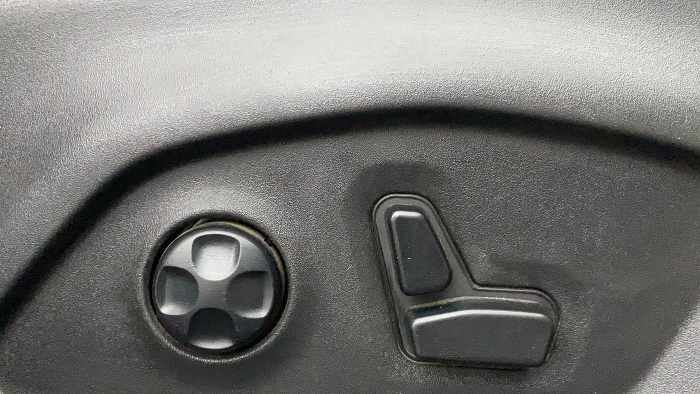 2019 Jeep Compass LIMITED PLUS PETROL AT, Petrol, Automatic, 73,555 km, Driver Side Adjustment Panel