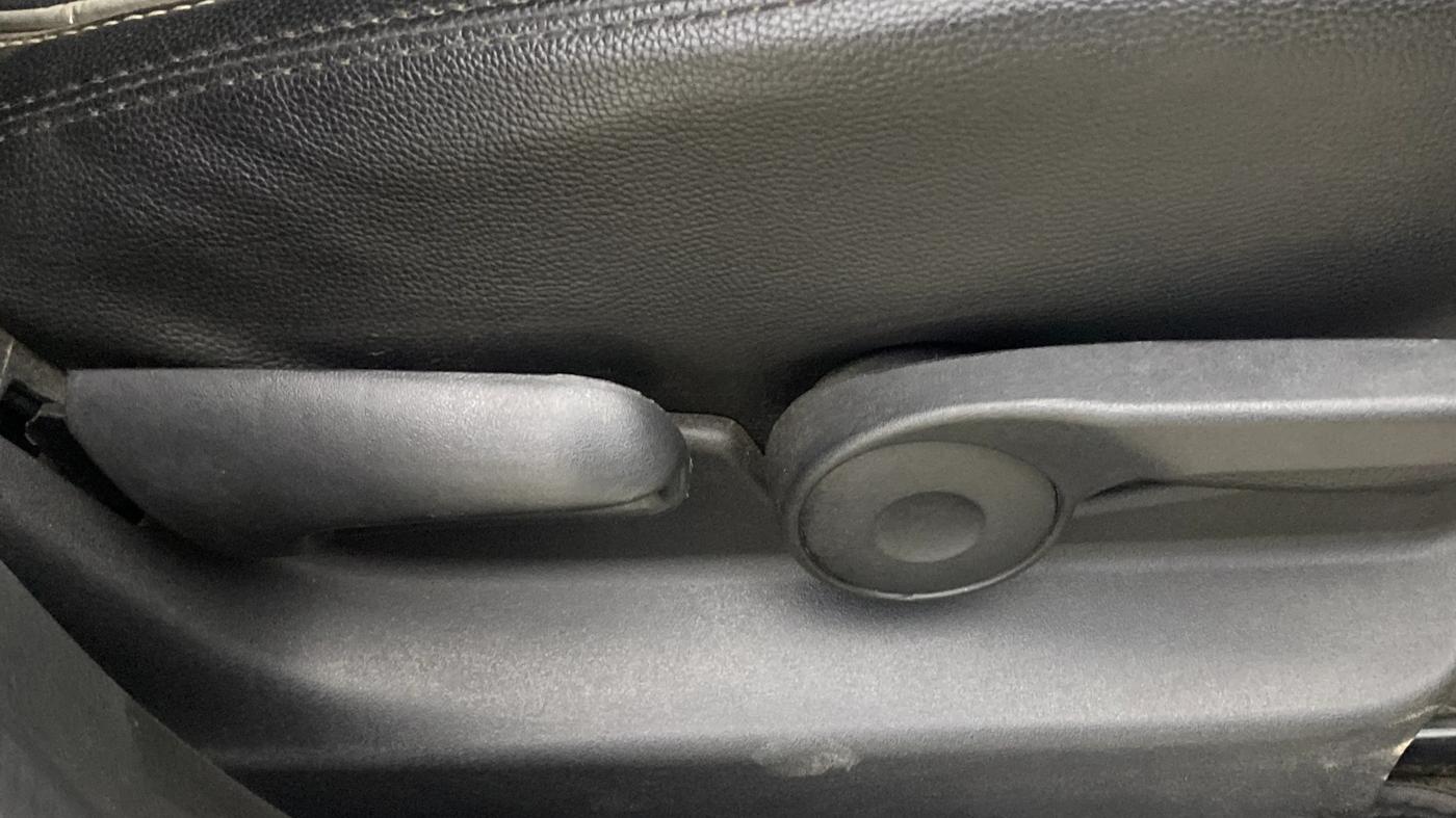 2022 Maruti Vitara Brezza ZXI, Petrol, Manual, 17,757 km, Driver Side Adjustment Panel
