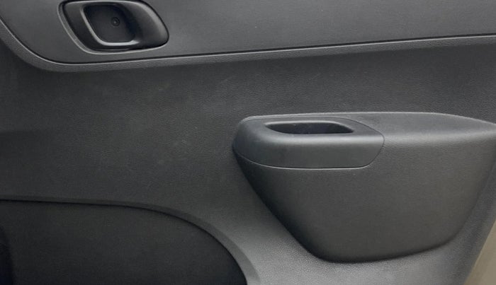 2015 Renault Kwid RXT 0.8, Petrol, Manual, 69,972 km, Driver Side Door Panels Control