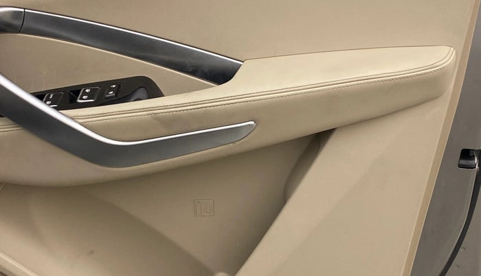 2022 MG HECTOR SHARP HYBRID 1.5 PETROL, Petrol, Manual, 87,438 km, Driver Side Door Panels Control