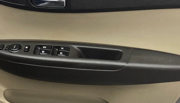 2014 Hyundai Elite i20 SPORTZ 1.4 CRDI, Diesel, Manual, 1,37,256 km, Driver Side Door Panels Control