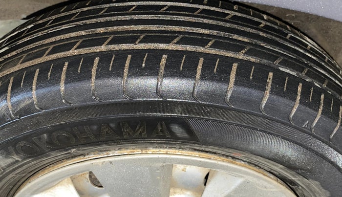 2015 Maruti Wagon R 1.0 LXI CNG, CNG, Manual, 19,504 km, Left Front Tyre Tread