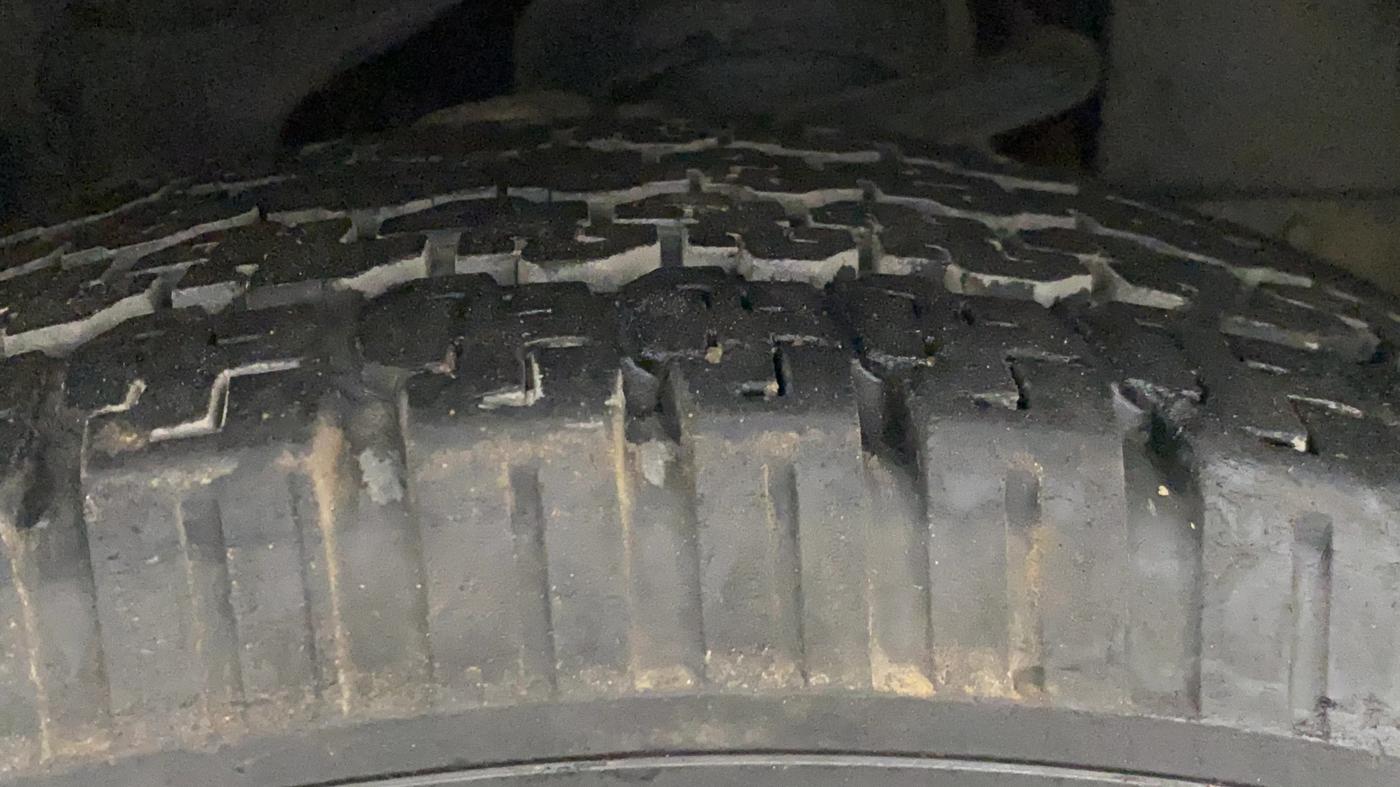 2019 Tata Safari Storme 2.2 EX 4X2, Diesel, Manual, 1,39,127 km, Right Front Tyre Tread