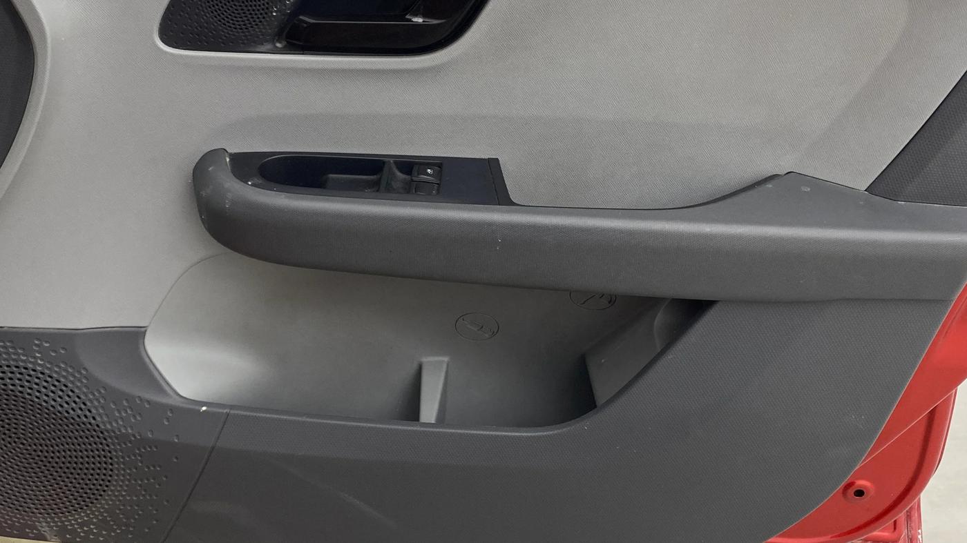 2021 Tata ALTROZ XE PETROL, Petrol, Manual, 16,431 km, Driver Side Door Panels Control