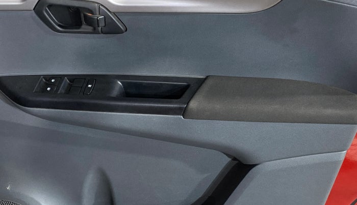 2017 Mahindra KUV 100 NXT K6+ P 6 STR, Petrol, Manual, 22,679 km, Driver Side Door Panels Control