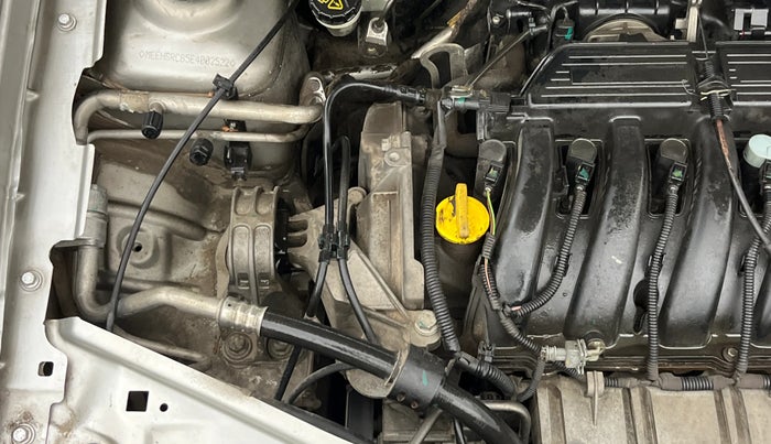 2014 Renault Duster RXL PETROL, Petrol, Manual, 93,081 km, Engine View - Right