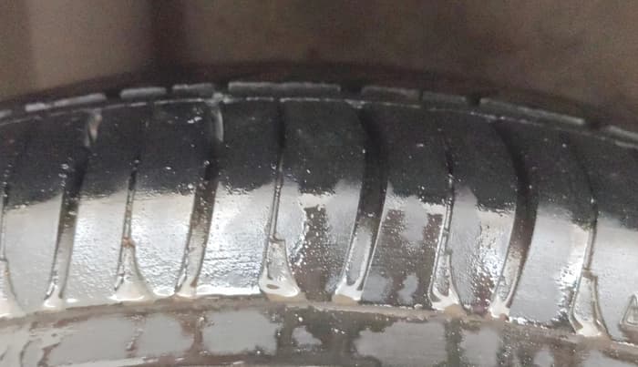 2014 Honda Brio VX AT, Petrol, Automatic, 53,387 km, Right Rear Tyre Tread