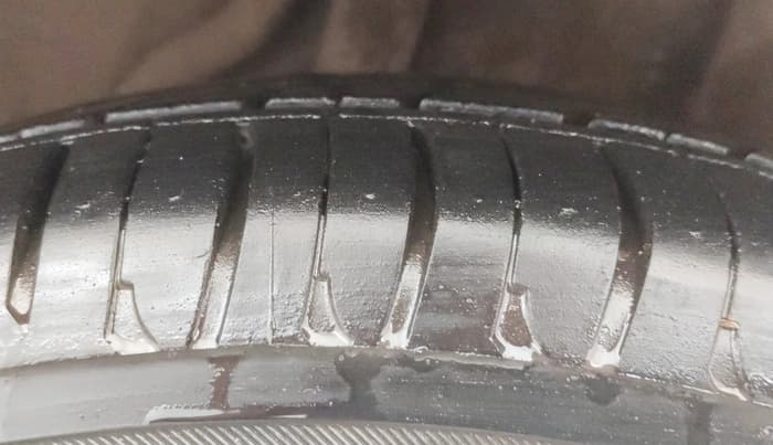 2014 Honda Brio VX AT, Petrol, Automatic, 53,387 km, Left Rear Tyre Tread