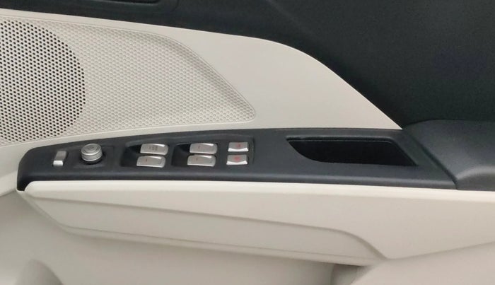 2022 Mahindra XUV300 W6 1.2 PETROL AMT, Petrol, Automatic, 36,886 km, Driver Side Door Panels Control