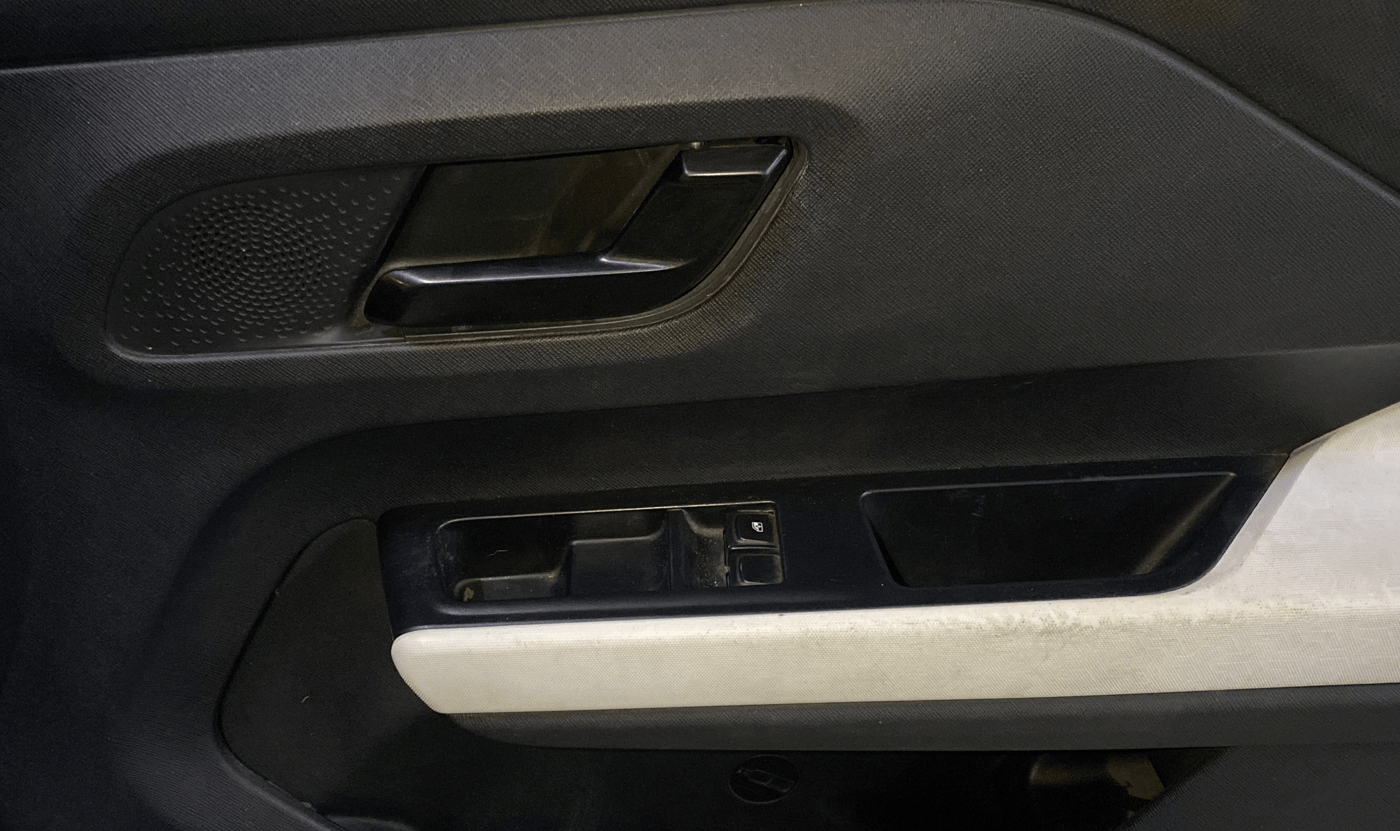 2023 Tata PUNCH PURE MT, Petrol, Manual, 45,900 km, Driver Side Door Panels Control