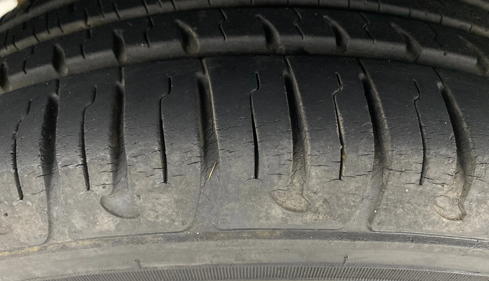 2014 Hyundai Grand i10 ASTA 1.2 KAPPA VTVT, Petrol, Manual, 28,038 km, Right Rear Tyre Tread