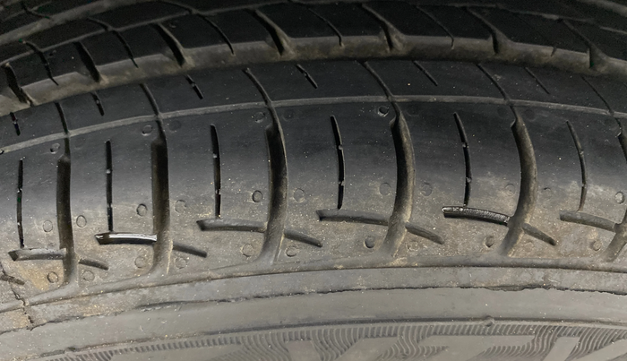 2014 Hyundai Grand i10 ASTA 1.2 KAPPA VTVT, Petrol, Manual, 28,038 km, Left Rear Tyre Tread