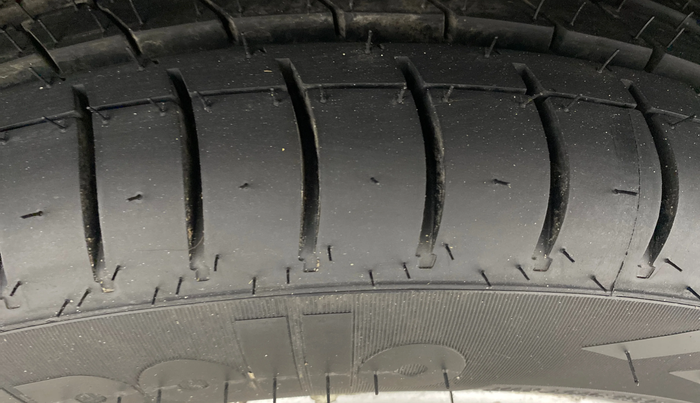 2014 Hyundai Grand i10 ASTA 1.2 KAPPA VTVT, Petrol, Manual, 28,038 km, Left Front Tyre Tread