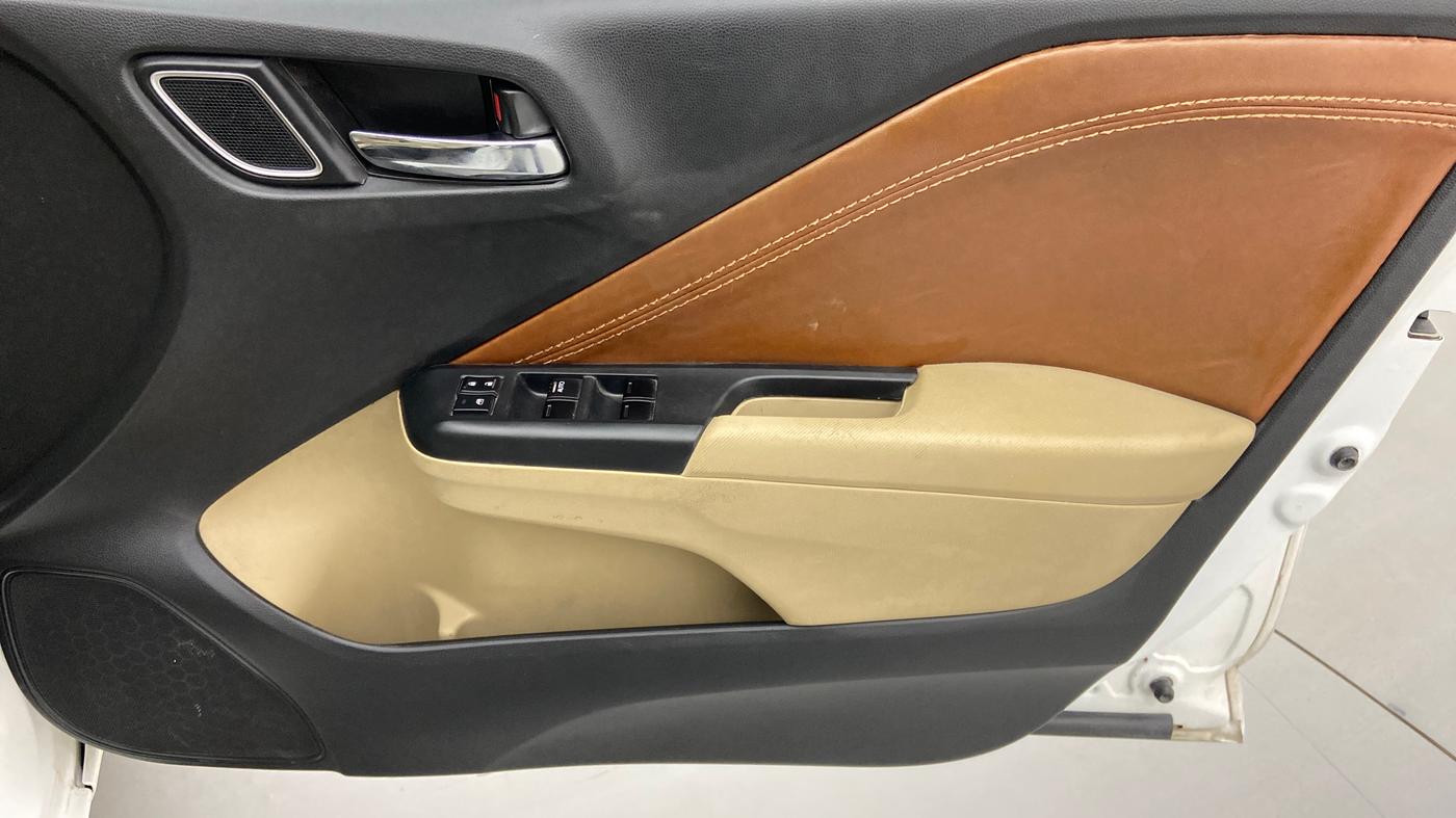 2017 Honda City 1.5L I-VTE V CVT, CNG, Automatic, 91,659 km, Driver Side Door Panels Control