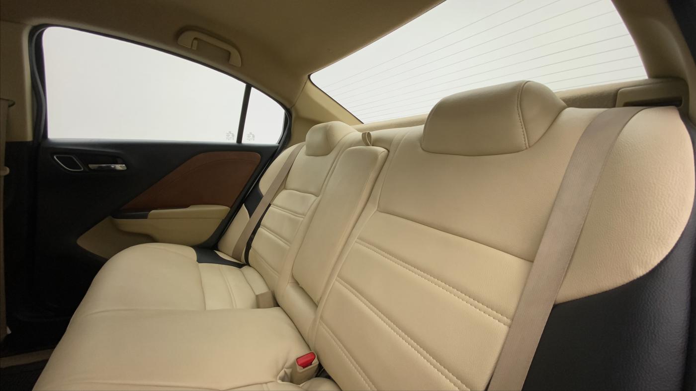 2017 Honda City 1.5L I-VTE V CVT, CNG, Automatic, 91,659 km, Right Side Rear Door Cabin