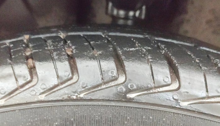 2019 Renault Kwid RXT 1.0 AMT (O), Petrol, Automatic, 31,016 km, Right Front Tyre Tread