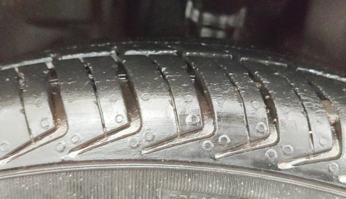 2019 Renault Kwid RXT 1.0 AMT (O), Petrol, Automatic, 31,016 km, Left Front Tyre Tread