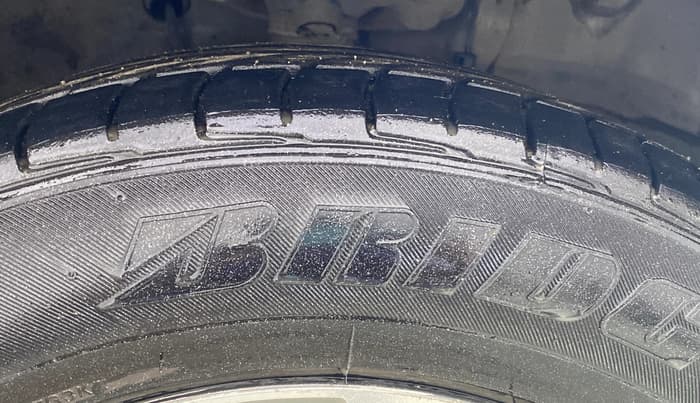 2015 Toyota Corolla Altis VL CVT PETROL, Petrol, Automatic, 1,38,199 km, Right Front Tyre Tread