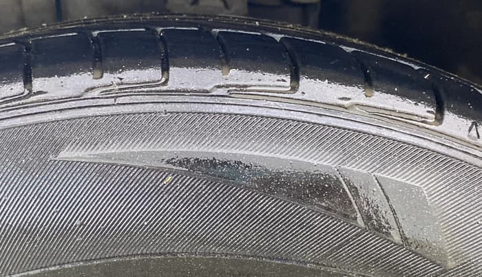 2015 Toyota Corolla Altis VL CVT PETROL, Petrol, Automatic, 1,38,199 km, Left Front Tyre Tread