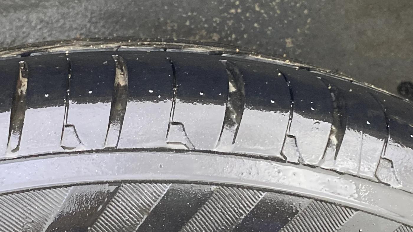 2015 Toyota Corolla Altis VL CVT PETROL, Petrol, Automatic, 1,38,199 km, Left Rear Tyre Tread