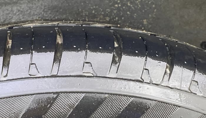 2015 Toyota Corolla Altis VL CVT PETROL, Petrol, Automatic, 1,38,199 km, Left Rear Tyre Tread
