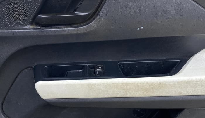 2023 Tata PUNCH PURE MT, Petrol, Manual, 38,464 km, Driver Side Door Panels Control