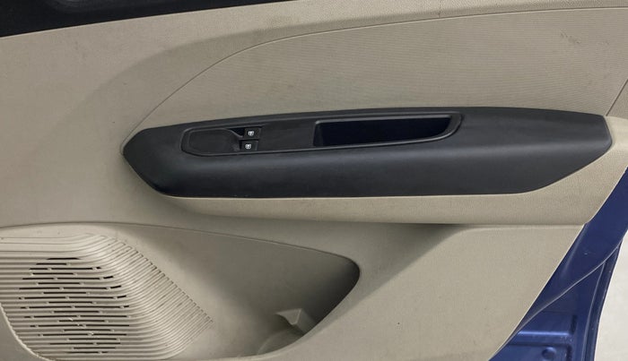 2020 Renault TRIBER RXL MT, Petrol, Manual, 46,543 km, Driver Side Door Panels Control