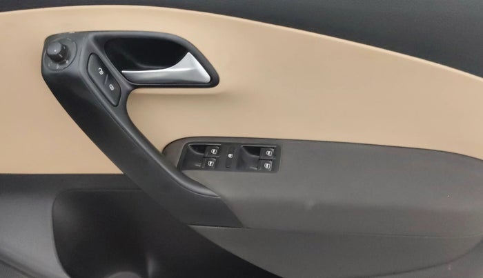 2014 Volkswagen Polo HIGHLINE1.2L, Petrol, Manual, 55,473 km, Driver Side Door Panels Control