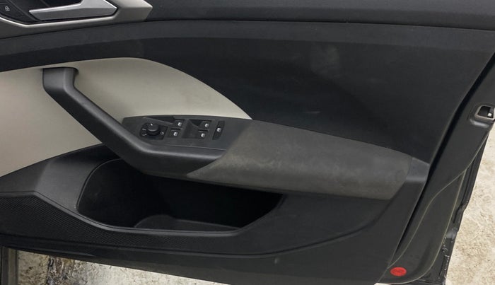 2023 Volkswagen TAIGUN Topline 1.0 TSI MT (Electric Seats), Petrol, Manual, 32,049 km, Driver Side Door Panels Control