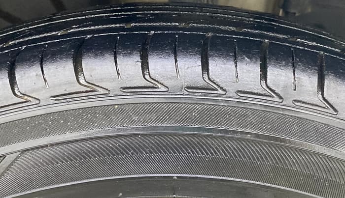 2017 Renault Kwid RXL, Petrol, Manual, 63,538 km, Right Front Tyre Tread