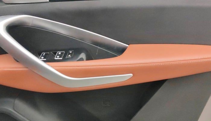 2021 MG HECTOR PLUS SHARP 1.5 PETROL TURBO HYBRID MT 6-STR, Petrol, Manual, 60,329 km, Driver Side Door Panels Control