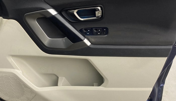 2022 Tata Safari XTA PLUS, Diesel, Automatic, 63,089 km, Driver Side Door Panels Control