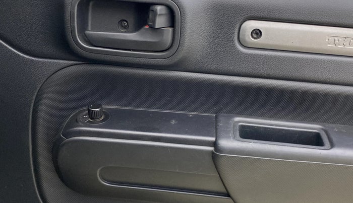 2022 Mahindra Thar LX D AT 4WD HT, Diesel, Automatic, 27,842 km, Driver Side Door Panels Control