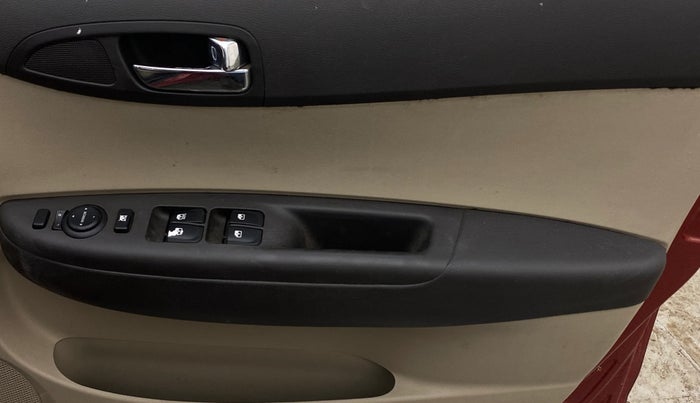 2012 Hyundai i20 SPORTZ 1.2, Petrol, Manual, 33,045 km, Driver Side Door Panels Control