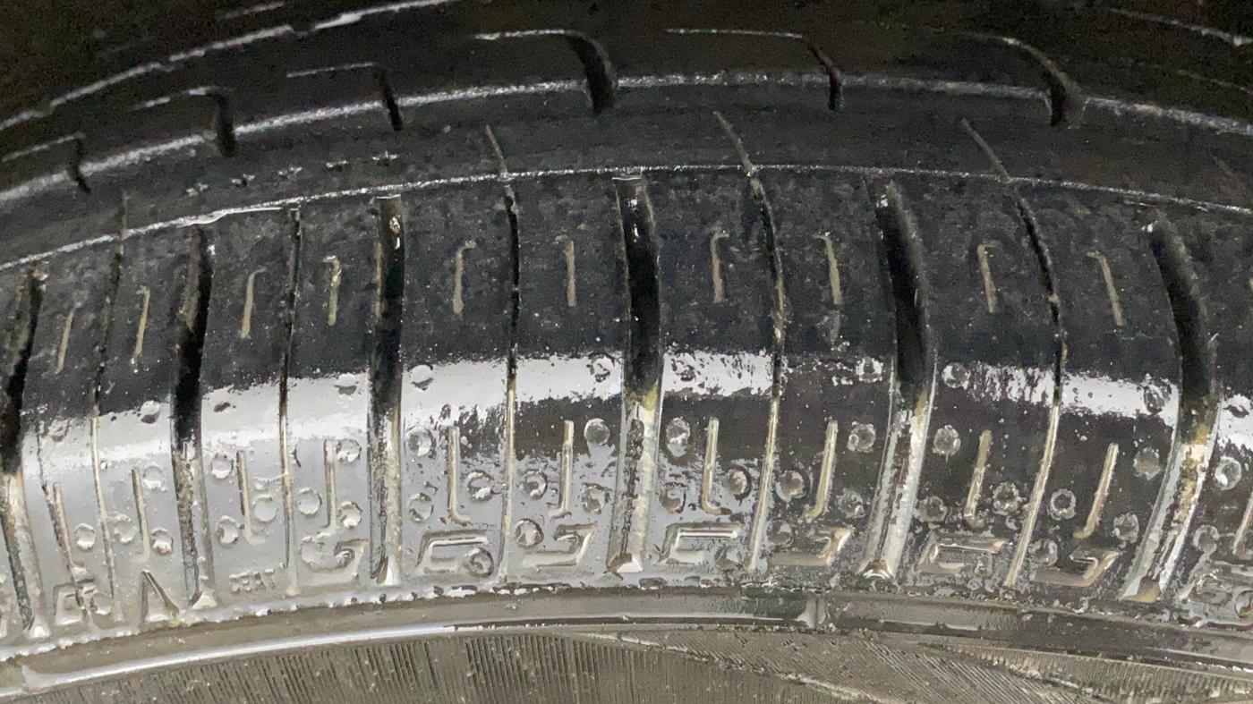 2018 Hyundai Verna 1.6 VTVT SX, Petrol, Manual, 92,675 km, Right Front Tyre Tread